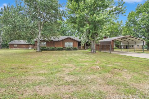 Photo of 3305 Gulick Street, Muskogee, OK 74403 (MLS # 2607925)