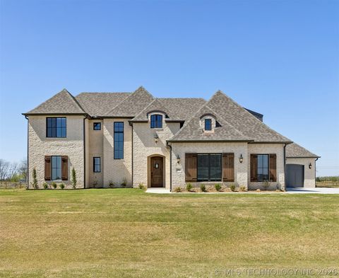 Photo of 10924 N 81st EastPlace, Owasso, OK 74055 (MLS # 2616326)
