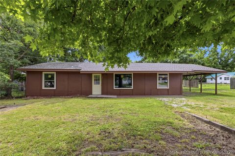 Photo of 551 Delaware Avenue, Ramona, OK 74061 (MLS # 2622771)