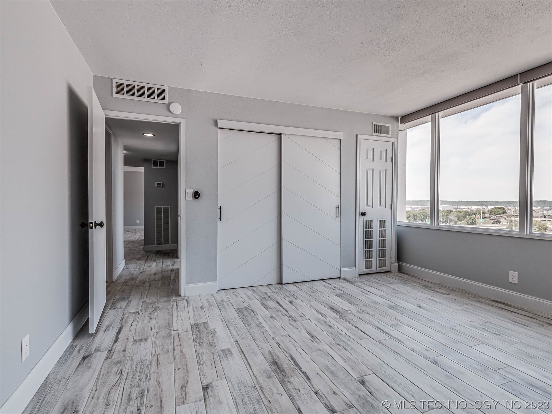 Photo 18 of 44 of 450 W 7th Street 1008 condo