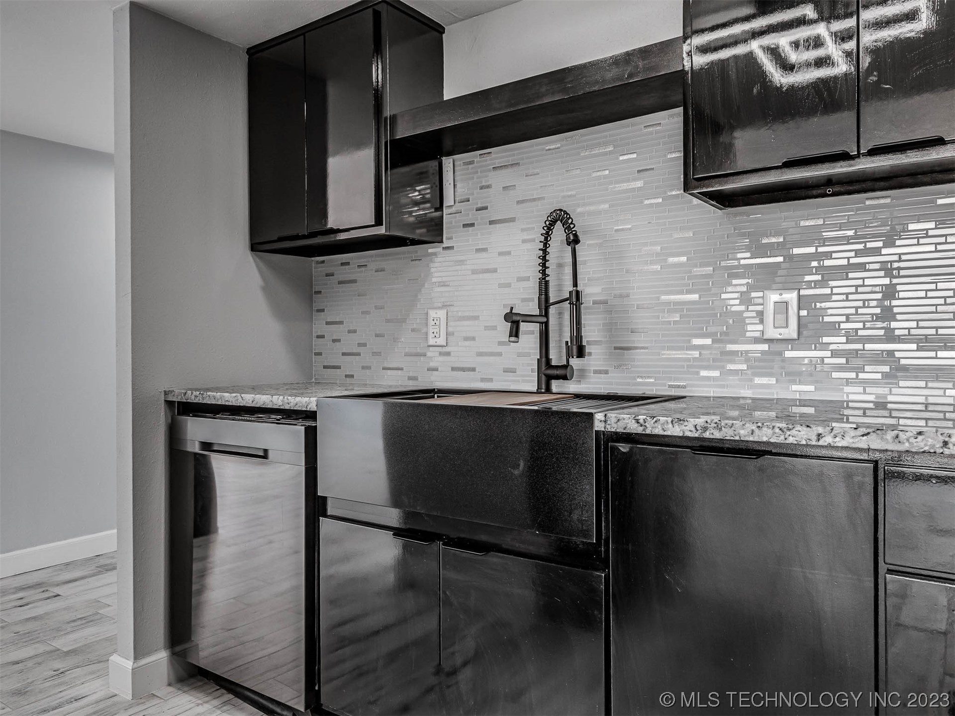Photo 3 of 44 of 450 W 7th Street 1008 condo