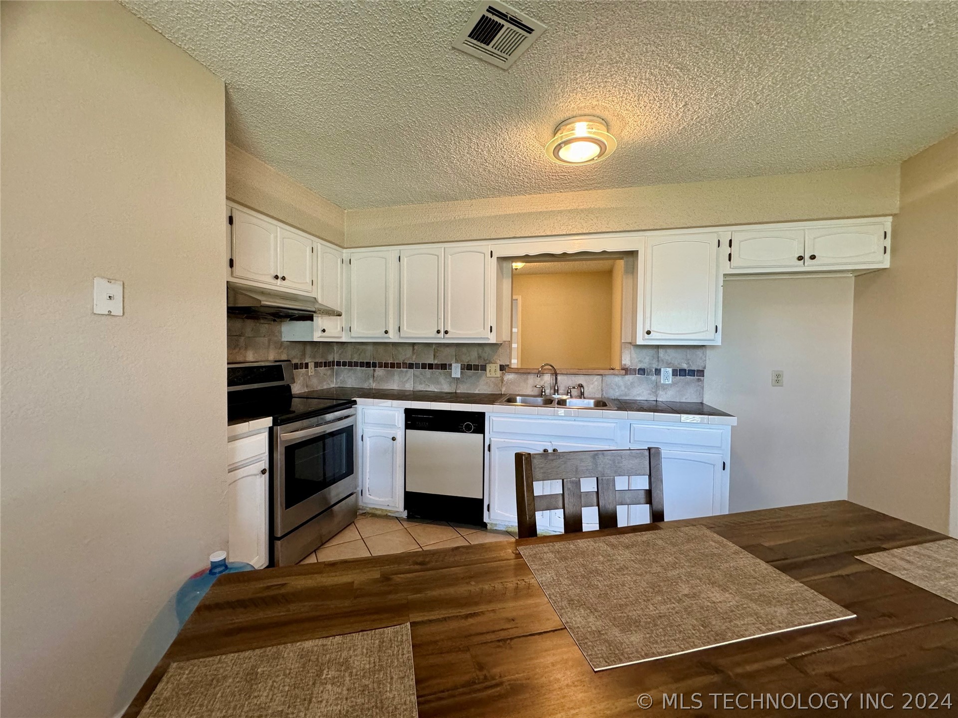 Photo 11 of 25 of 1578 E 68th Street house