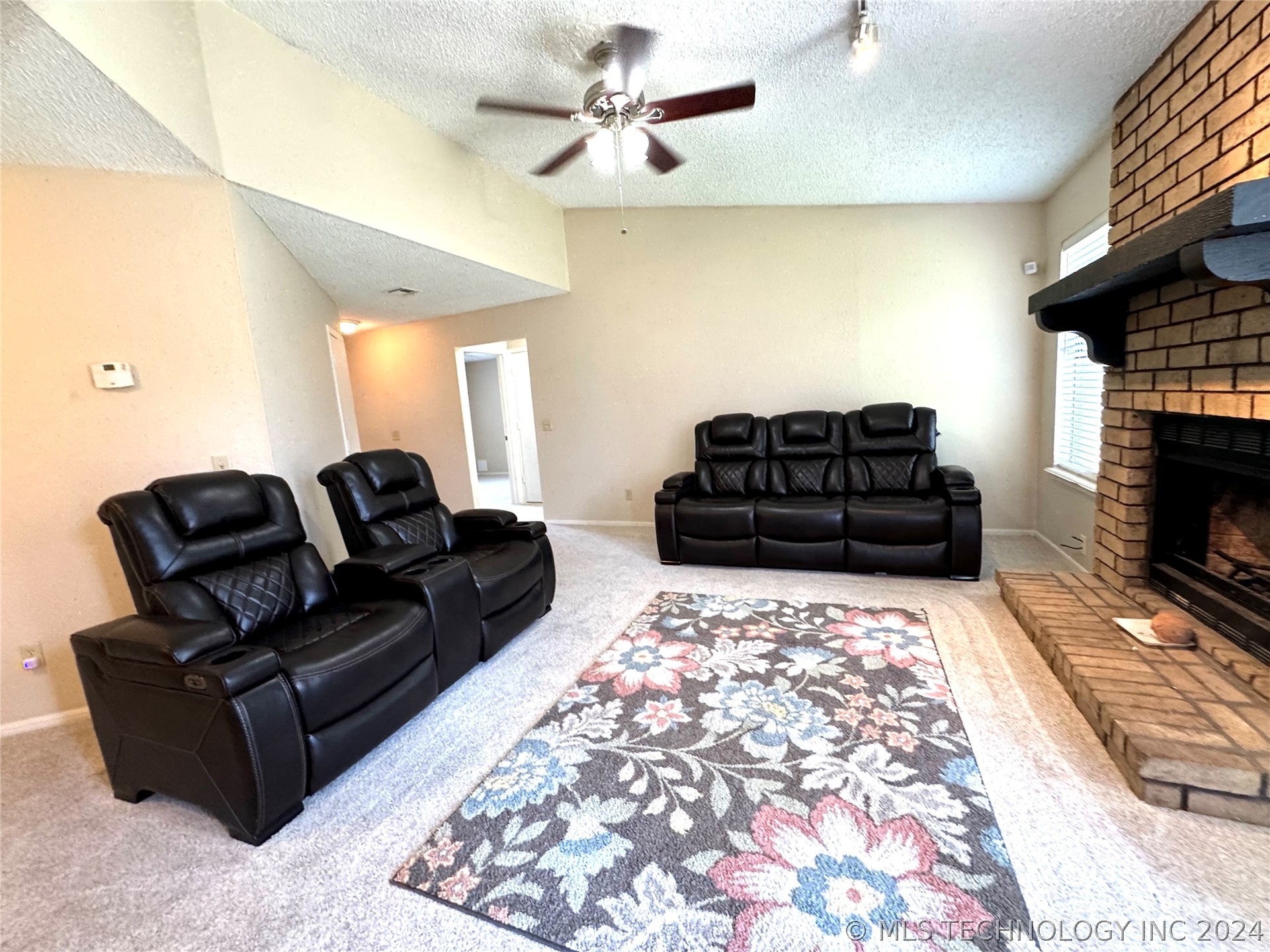 Photo 4 of 25 of 1578 E 68th Street house