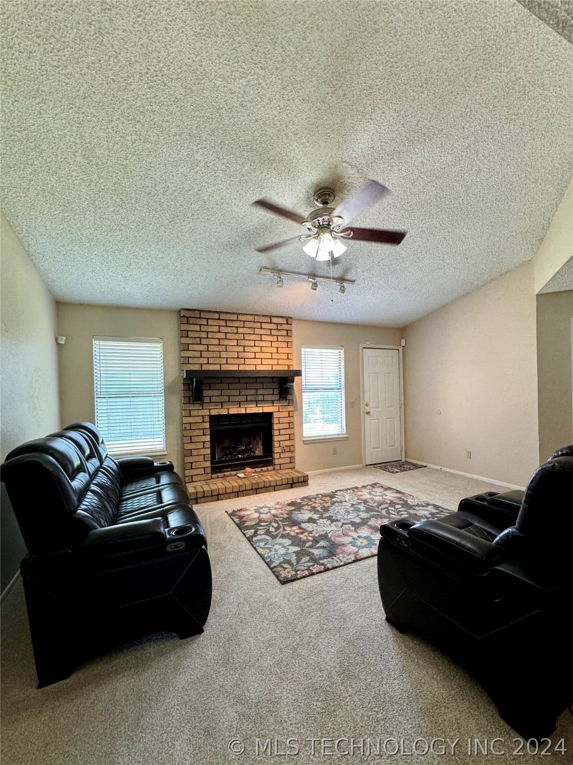Photo 5 of 25 of 1578 E 68th Street house