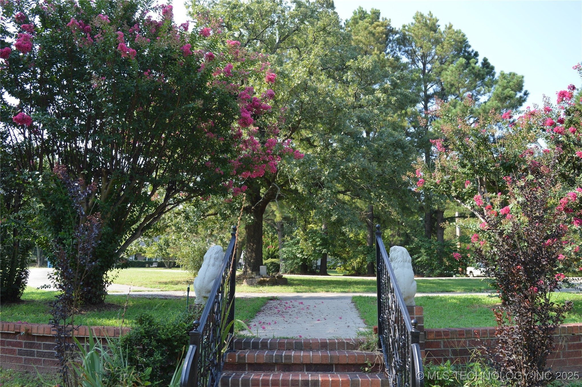 561 W Redbud Lane