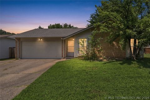 Photo of 420 W Austin Street, Broken Arrow, OK 74011 (MLS # 2624780)