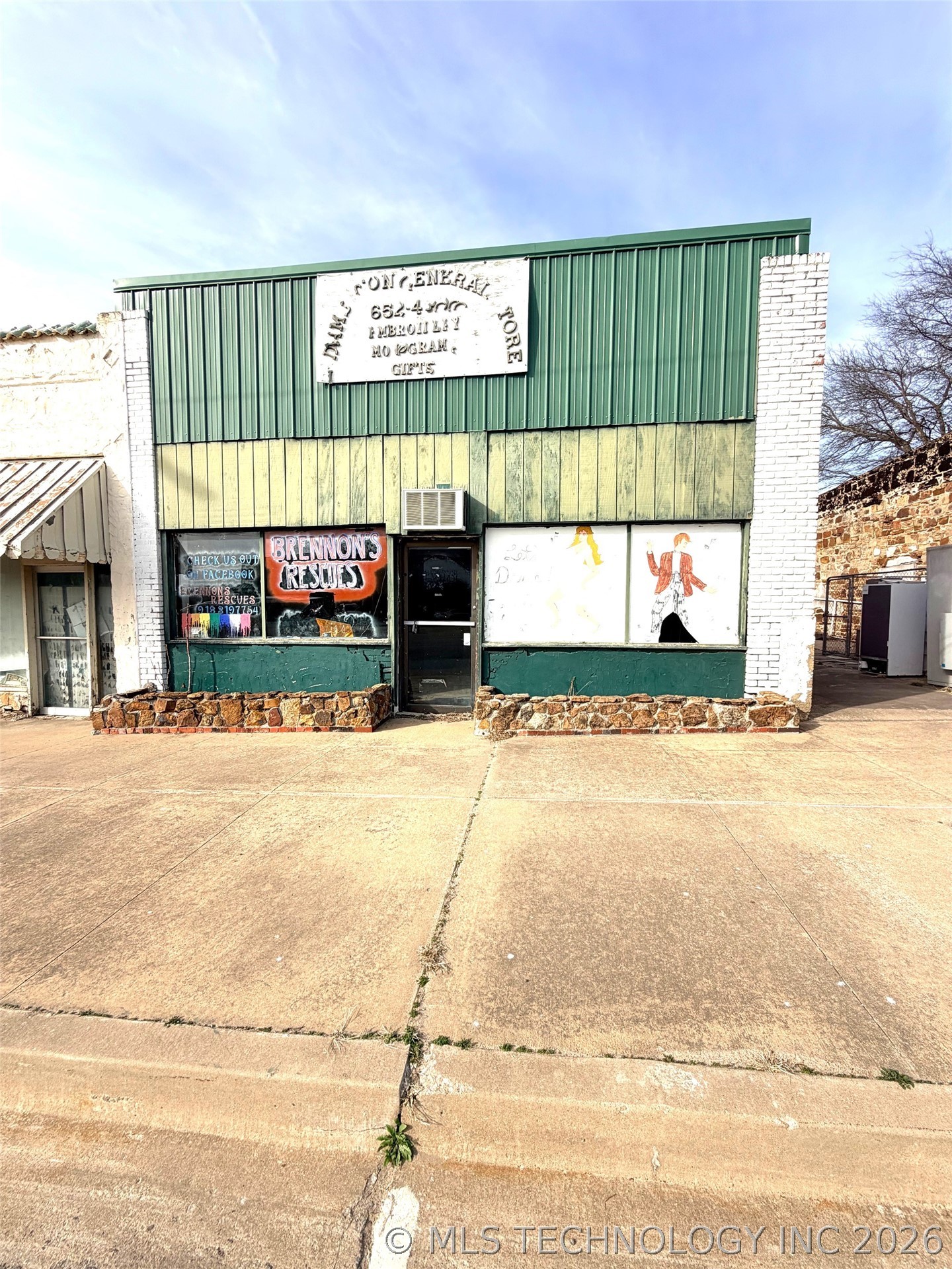 Photo 1 of 7 — 614 W Main Street, Henryetta, OK 74437