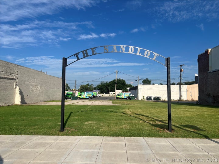 Photo 1 of 14 — 116 N Main Street, Sand Springs, OK 74063