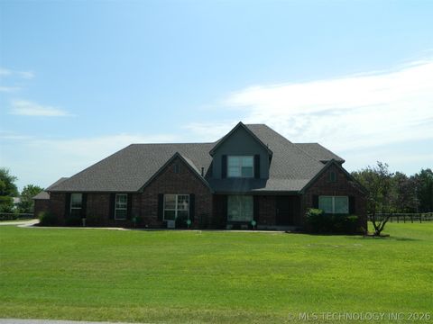 Photo of 12151 N 168th EastAvenue, Collinsville, OK 74021 (MLS # 2625301)
