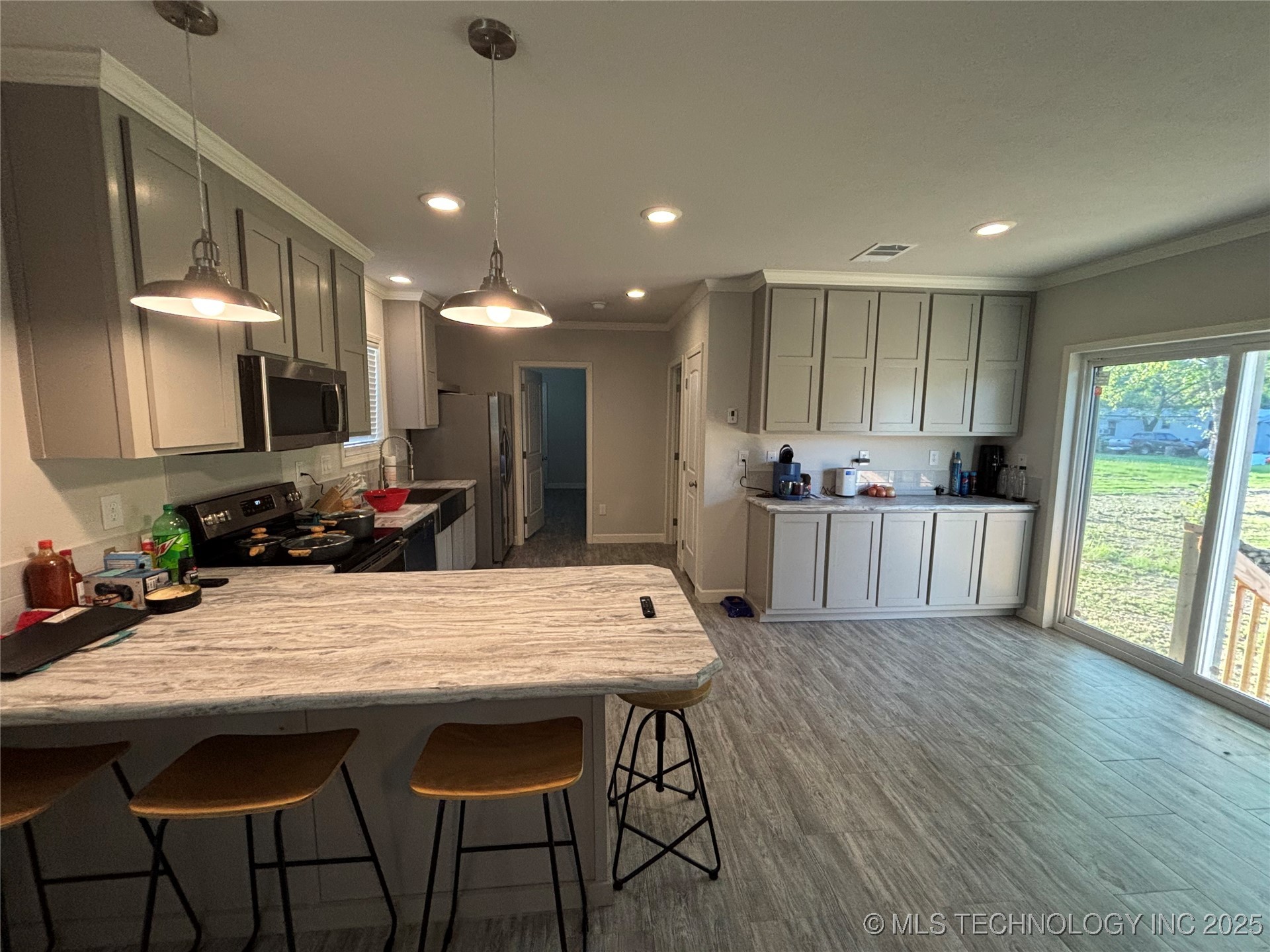 411 W Beech