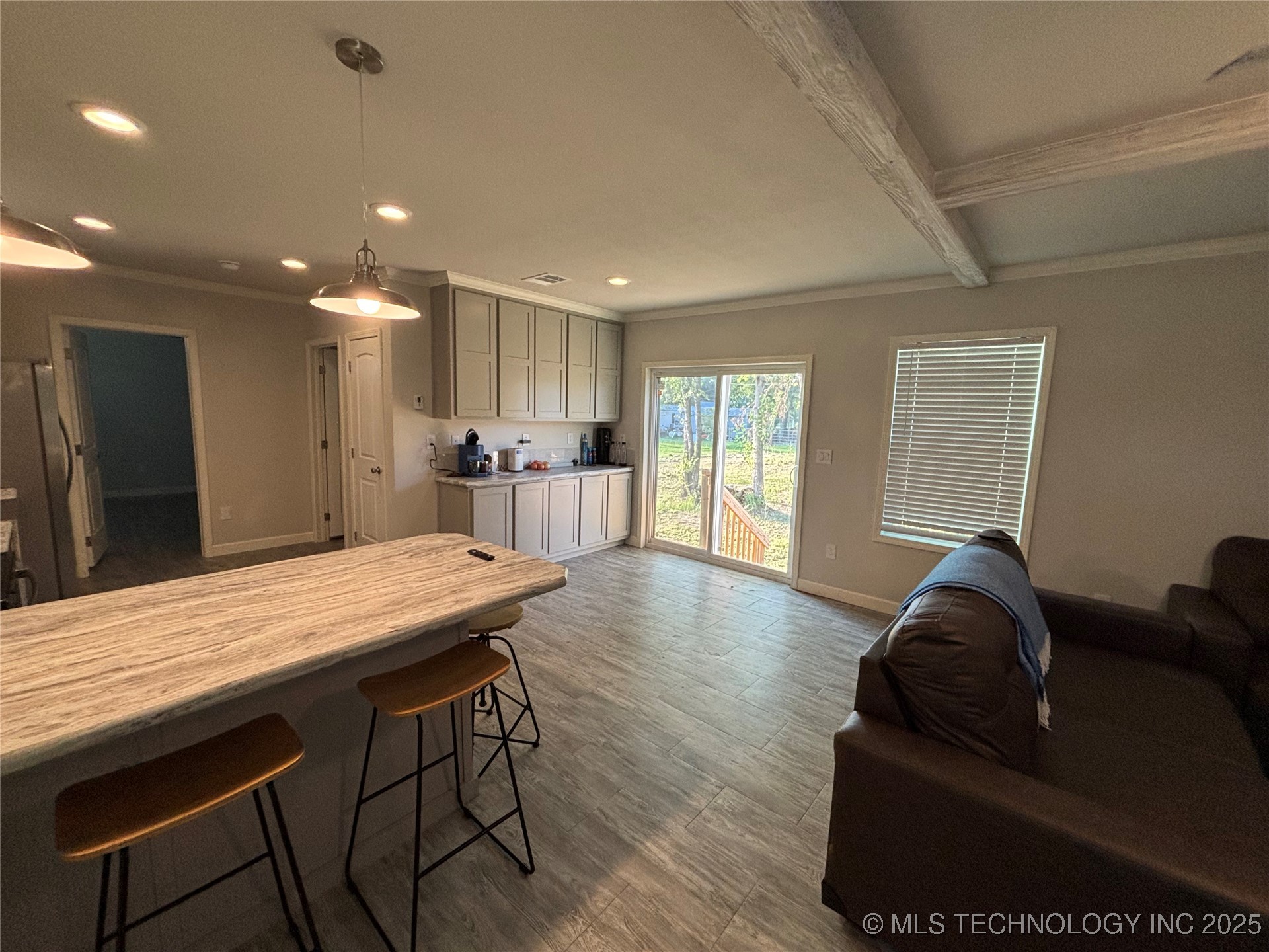 411 W Beech
