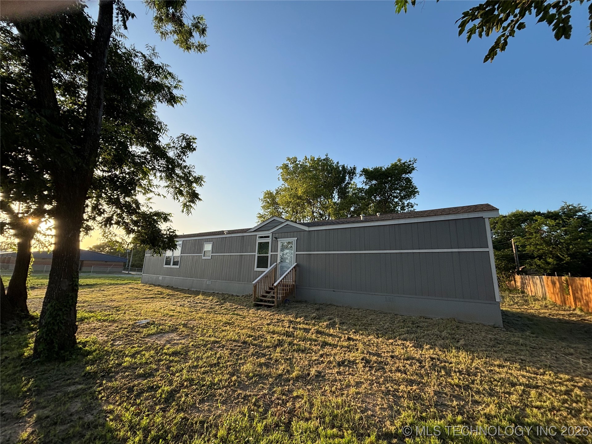 411 W Beech