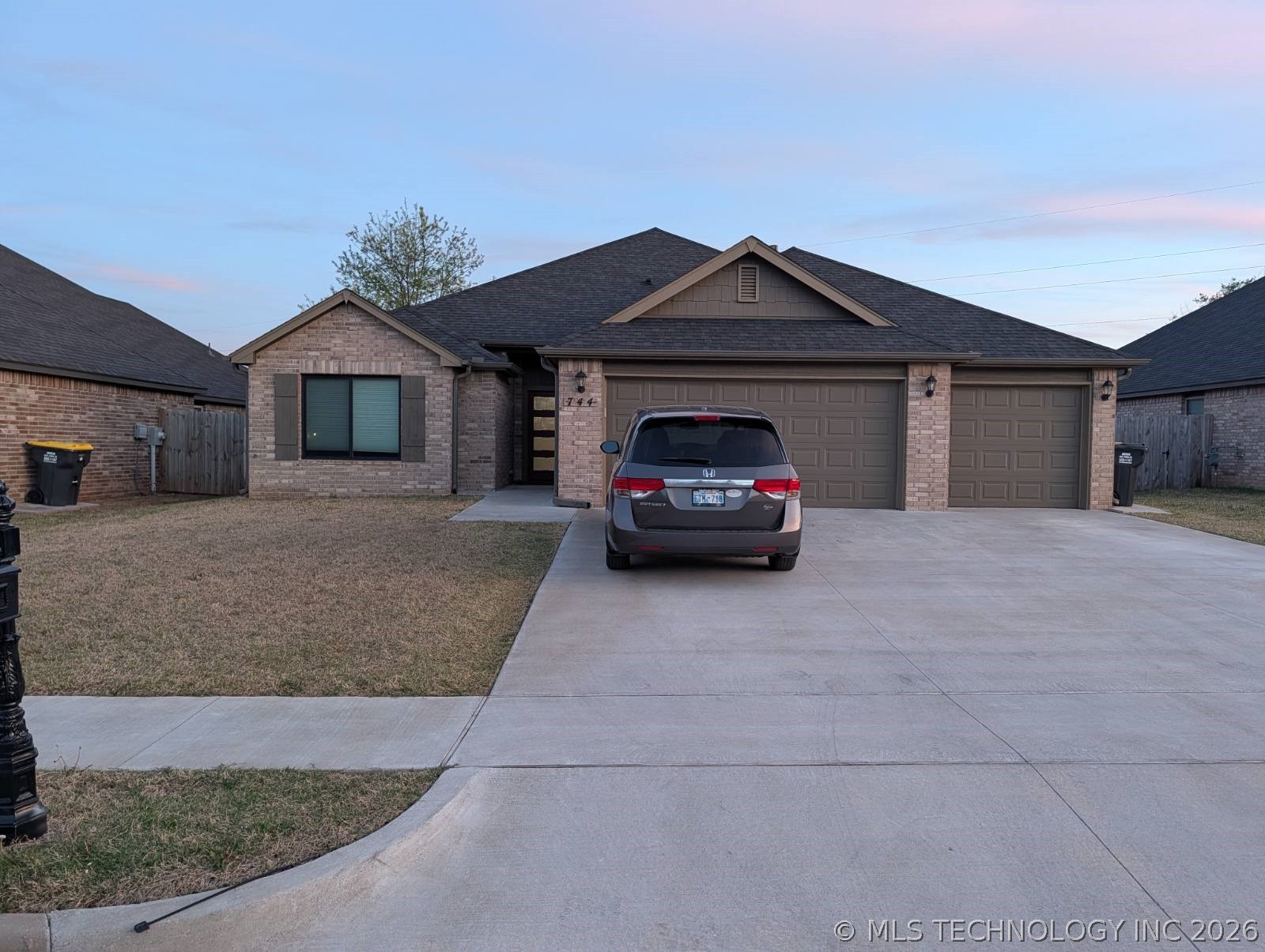 Photo 1 of 29 — 744 E 139th Place, Glenpool, OK 74033