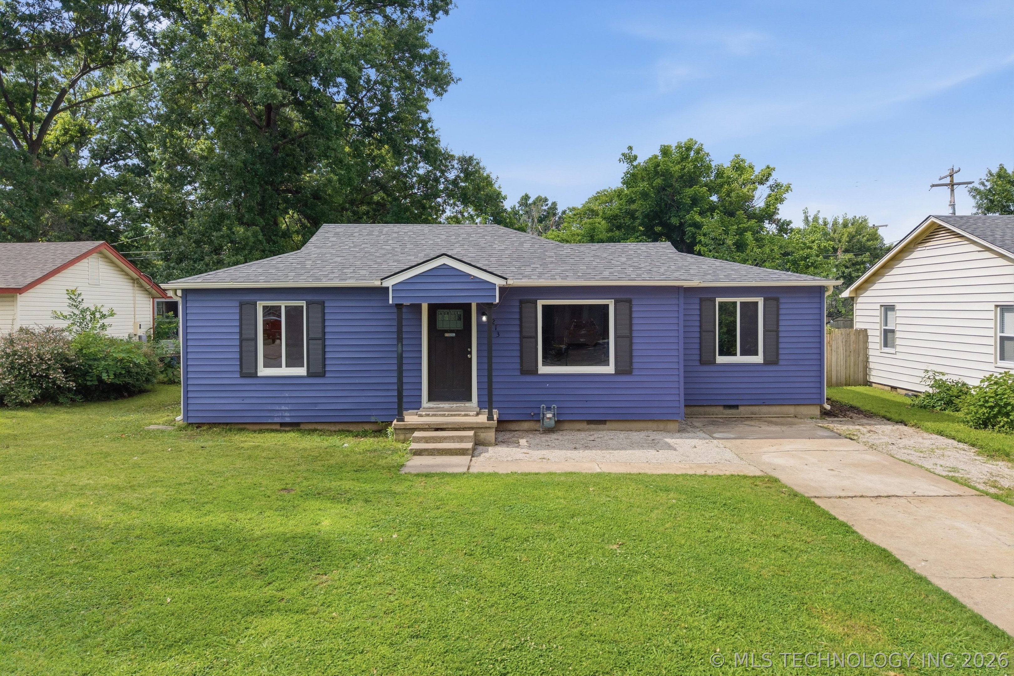 Photo 1 of 36 — 213 E 12th Place, Claremore, OK 74017