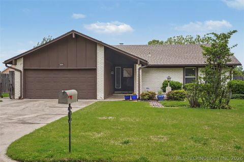 Photo of 2525 S Hickory Avenue, Broken Arrow, OK 74012 (MLS # 2618685)