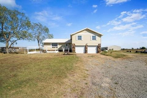 Photo of 32850 S 210 Road, Henryetta, OK 74437 (MLS # 2546583)