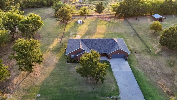 563 ABSHIRE CIR, ARDMORE, OK 73401 - Image f7ffd6982d7d7845e9e73d92789cf315/3675347984