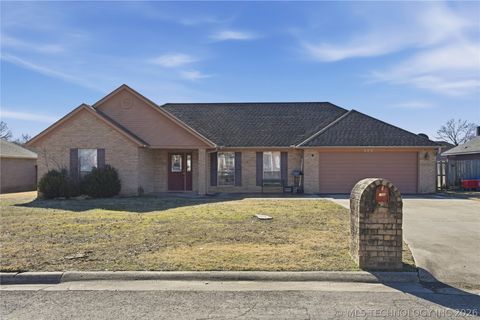Photo of 906 Kentucky Derby Drive, Sallisaw, OK 74955 (MLS # 2604717)