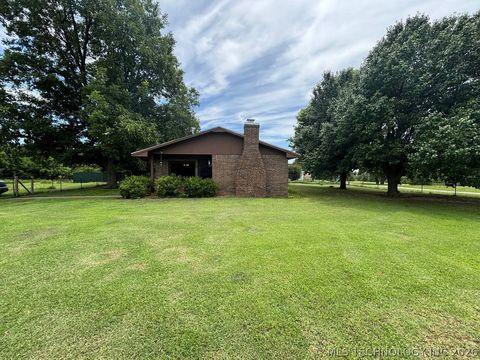 Photo of 975 Cox City Road, Rush Springs, OK 73082 (MLS # 2624184)