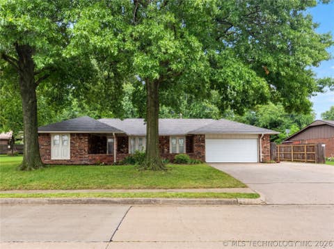 Photo of 4600 Rolling Hills, Bartlesville, OK 74006 (MLS # 2625080)