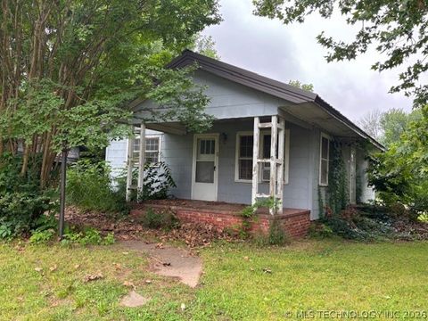 Photo of 103 E Commercial Street, Webbers Falls, OK 74470 (MLS # 2621931)