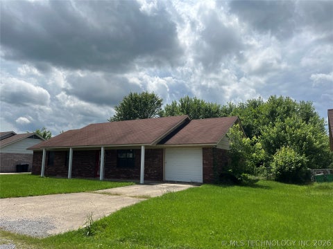 Photo of 311 David Walker Lane, Stigler, OK 74462 (MLS # 2625077)