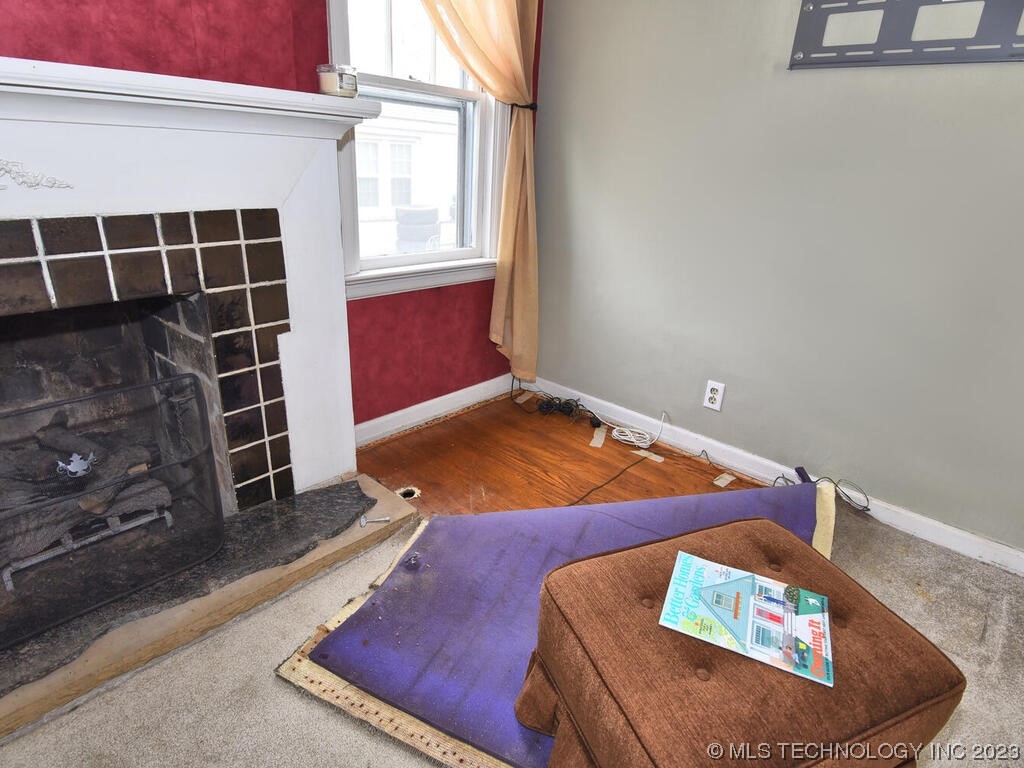 Photo 6 of 28 of 1425 S MARION Avenue house