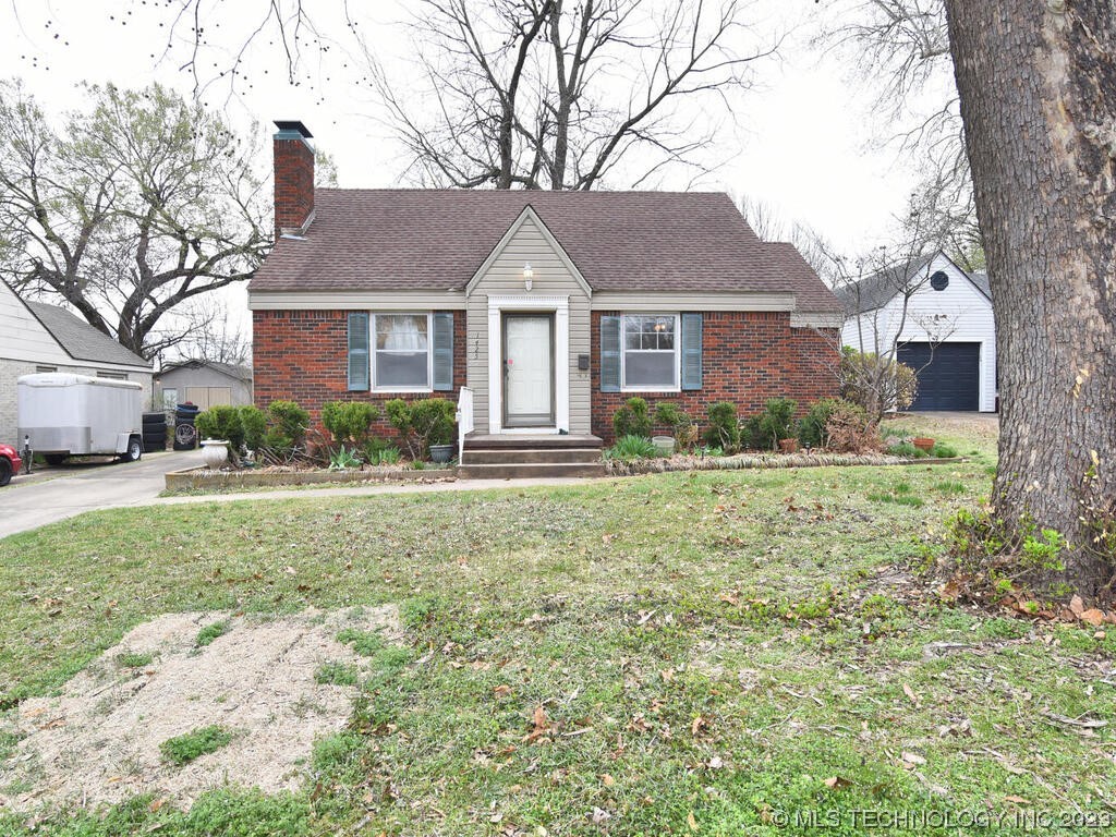 Photo 2 of 28 of 1425 S MARION Avenue house