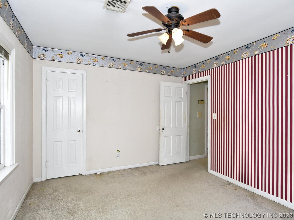 Photo 14 of 28 of 1425 S MARION Avenue house