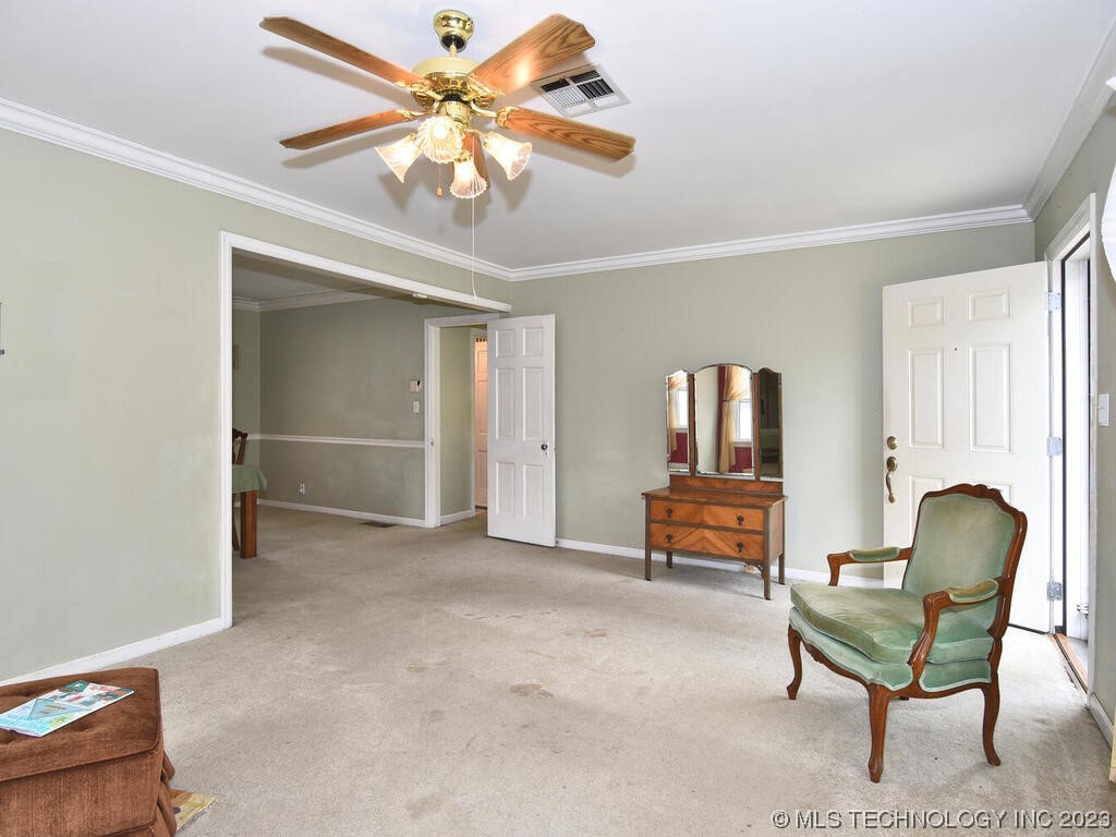 Photo 4 of 28 of 1425 S MARION Avenue house