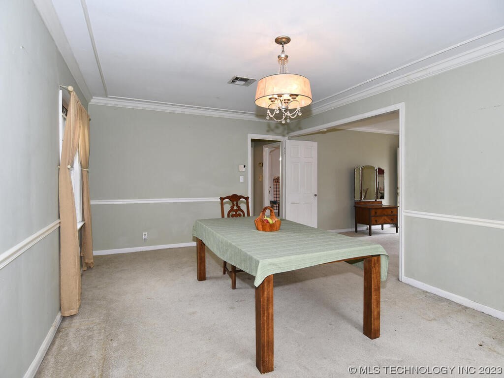 Photo 8 of 28 of 1425 S MARION Avenue house