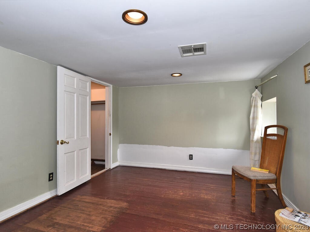 Photo 18 of 28 of 1425 S MARION Avenue house