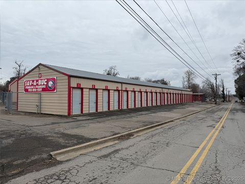 Photo of 1200 W Choctaw Street, Tahlequah, OK 74464 (MLS # 2504457)