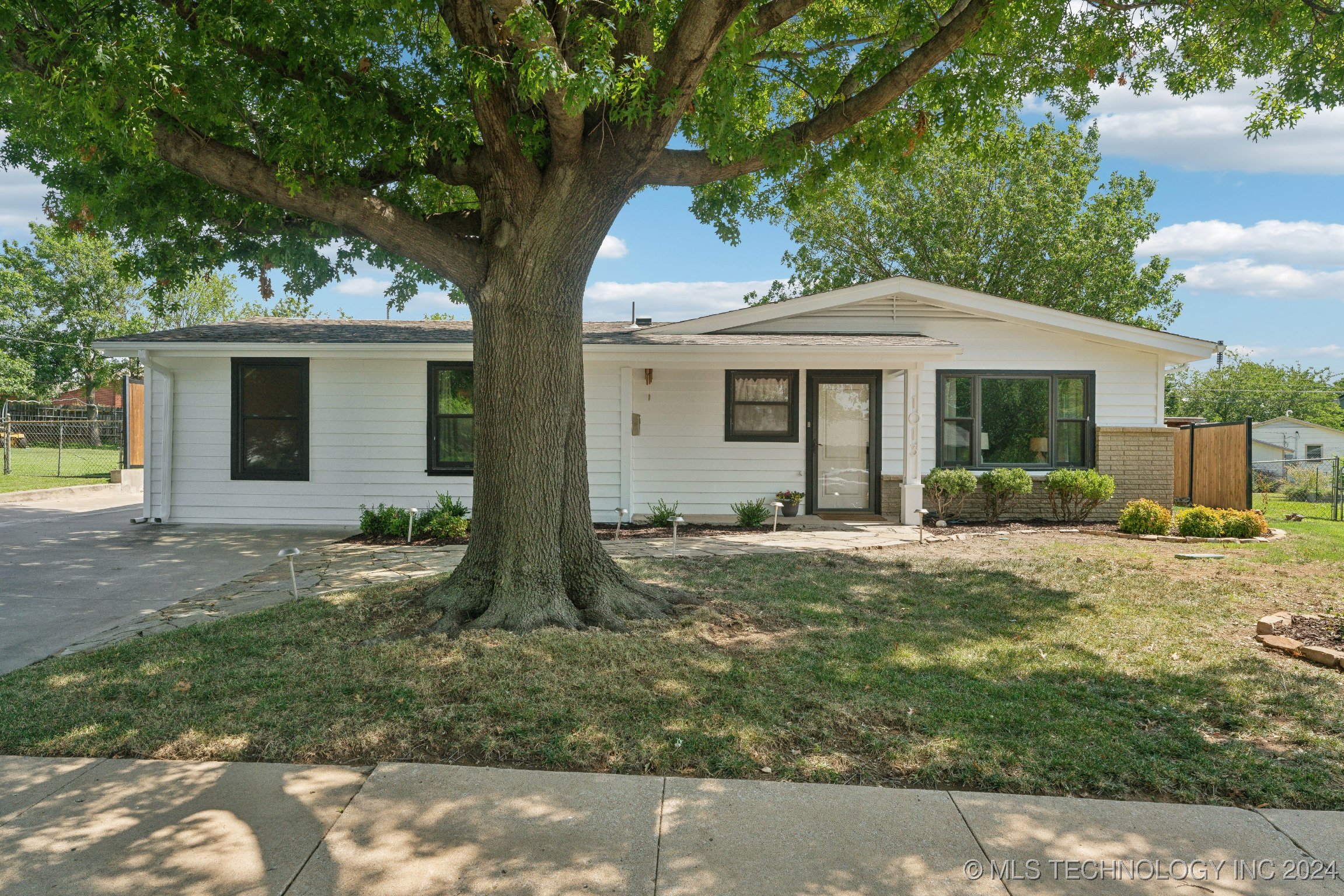 Photo 1 of 46 of 1013 N Cedar Street house