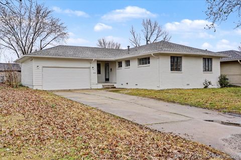 Photo of 5943 E 25th Street, Tulsa, OK 74114 (MLS # 2607829)