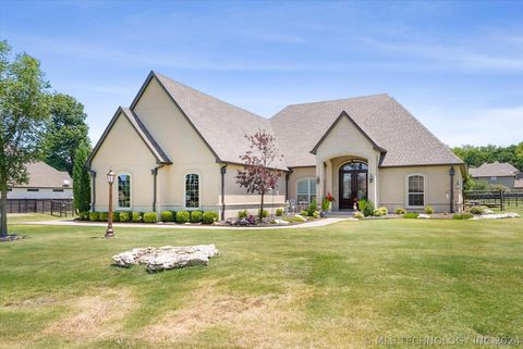 Single Family Residence in Owasso OK 19205 Twin Creeks Drive.jpg