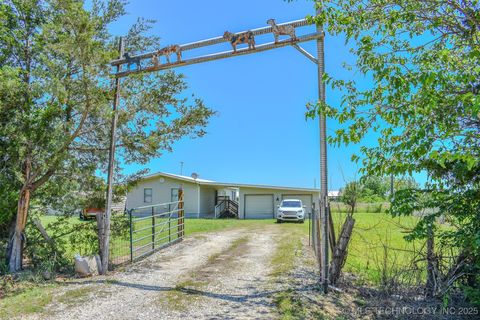 919 N 4210 Road Hugo OK 74743