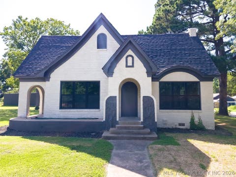 Photo of 223 N 10th, Durant, OK 74701 (MLS # 2624866)