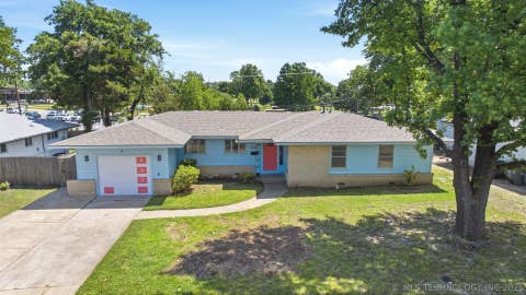 Photo of 633 N Union Place, Tulsa, OK 74127 (MLS # 2616251)