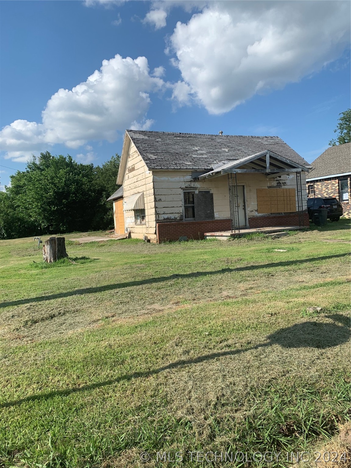 Photo 2 of 2 of 322 W Maple Street house