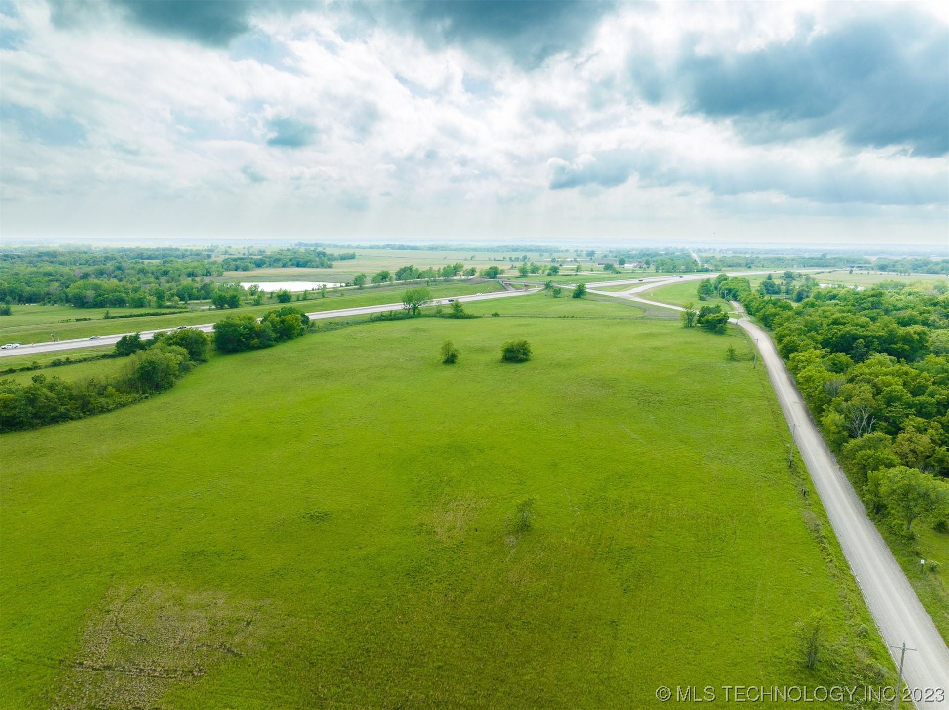 Photo 19 of 39 of 2 S 417th EastAvenue land