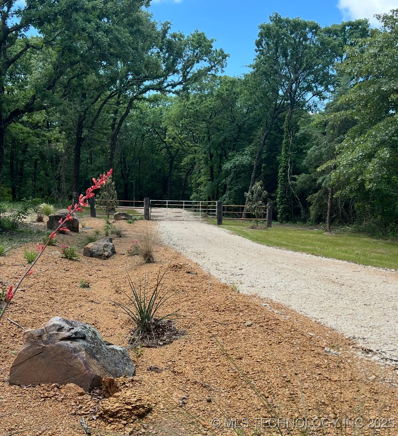 Oaks Cove Lane
