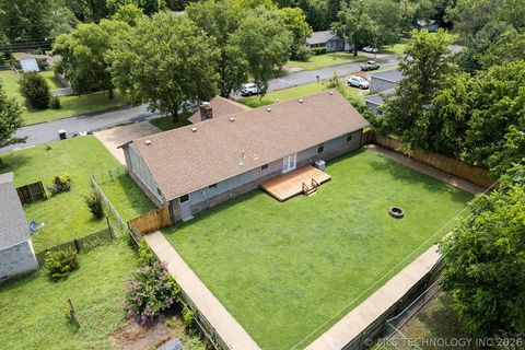 Photo of 902 S Mission Avenue, Tahlequah, OK 74464 (MLS # 2605125)