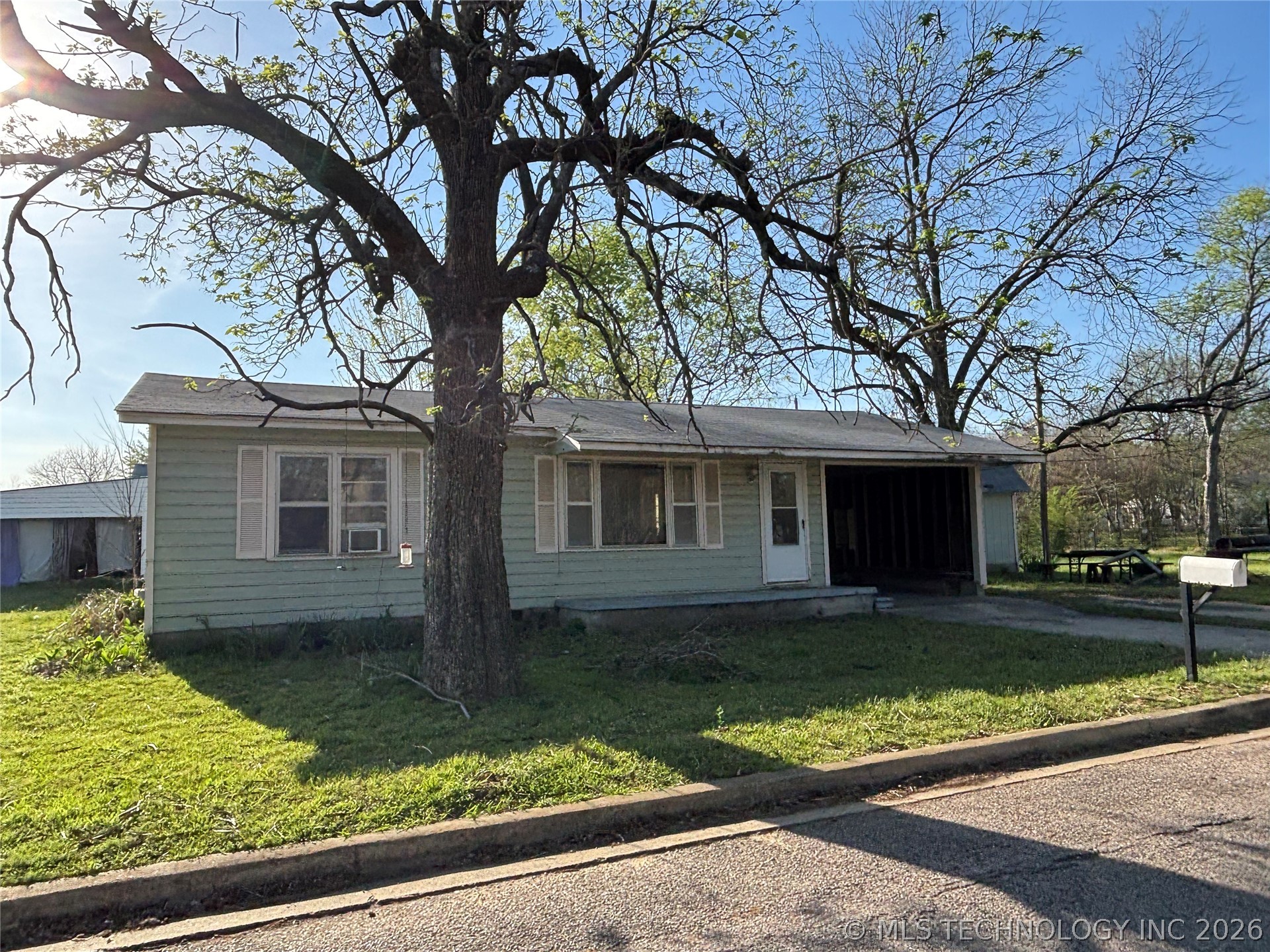902 Roosevelt