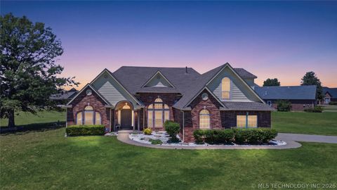 Photo of 12512 N 165th EastAvenue, Collinsville, OK 74021 (MLS # 2616455)