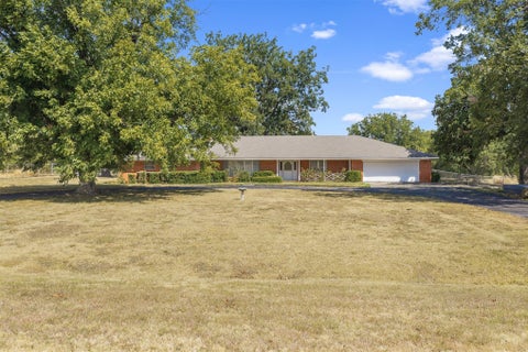 Photo of 2011 W 1st Street, Sulphur, OK 73086 (MLS # 2632652)