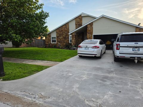Photo of 13772 S Nyssa Place, Glenpool, OK 74033 (MLS # 2616496)