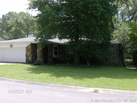 Photo of 606 Jeffery Street, Tahlequah, OK 74464 (MLS # 2626180)