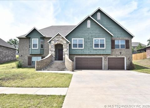 Photo of 1810 S Stephanie Street, Sapulpa, OK 74066 (MLS # 2624998)