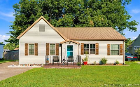 Photo of 619 N Crownpoint, Ada, OK 74820 (MLS # 2625272)